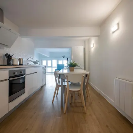 Surf Hideaway * San Sebastian